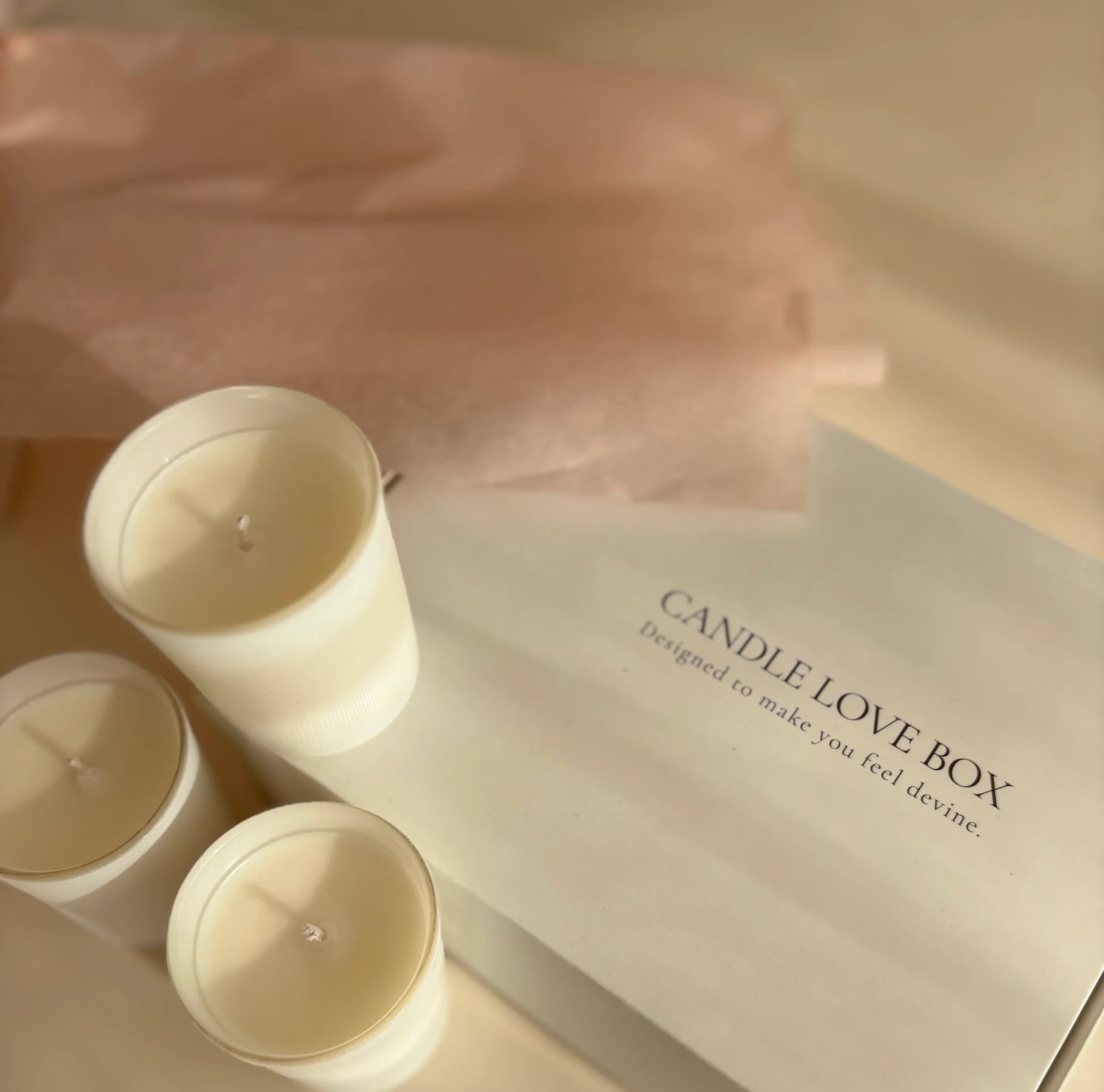 Candle Love Box subscription by Mia Soléa with three perfume-inspired candles, curated playlists and a limited edition Secret Scent.