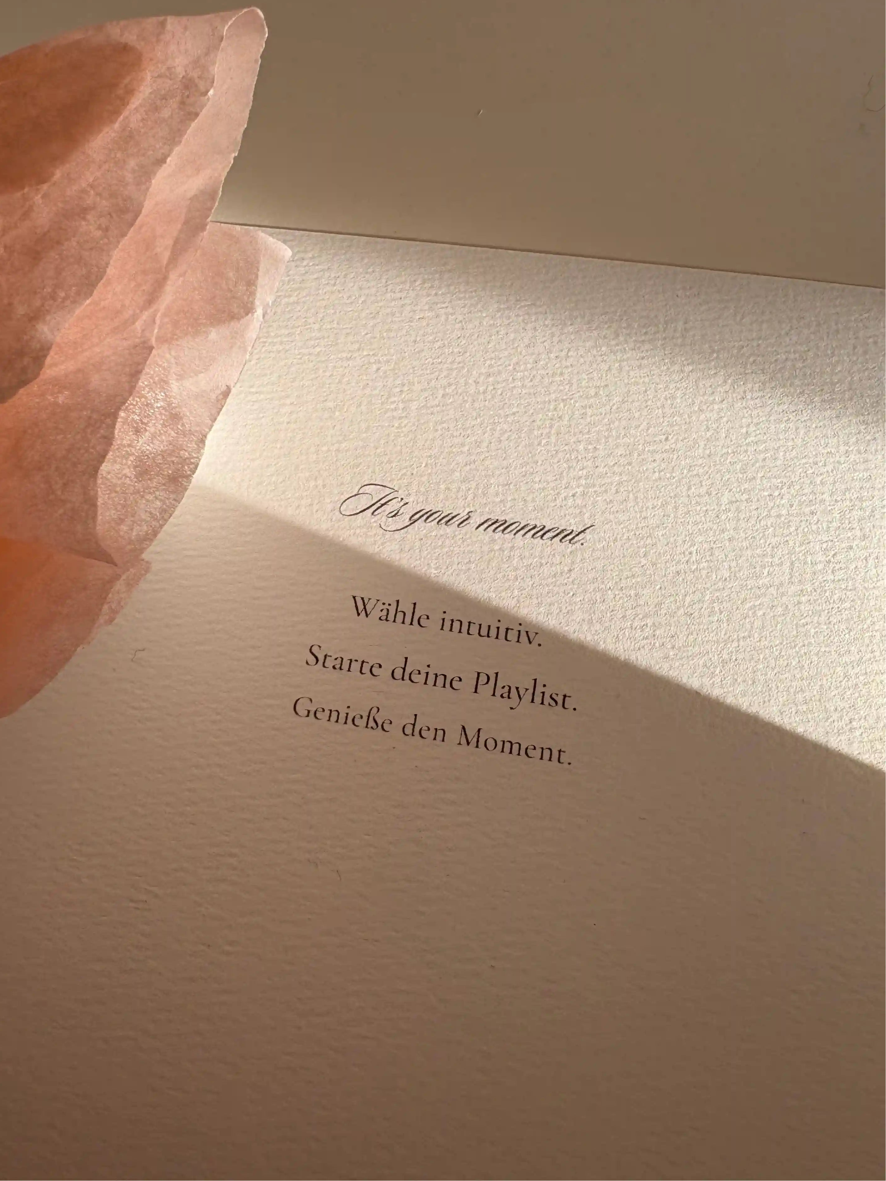 Drei Duftkerzen der Candle Love Box zum intuitiven Auswählen eines persönlichen Duft- und Musikmoments.