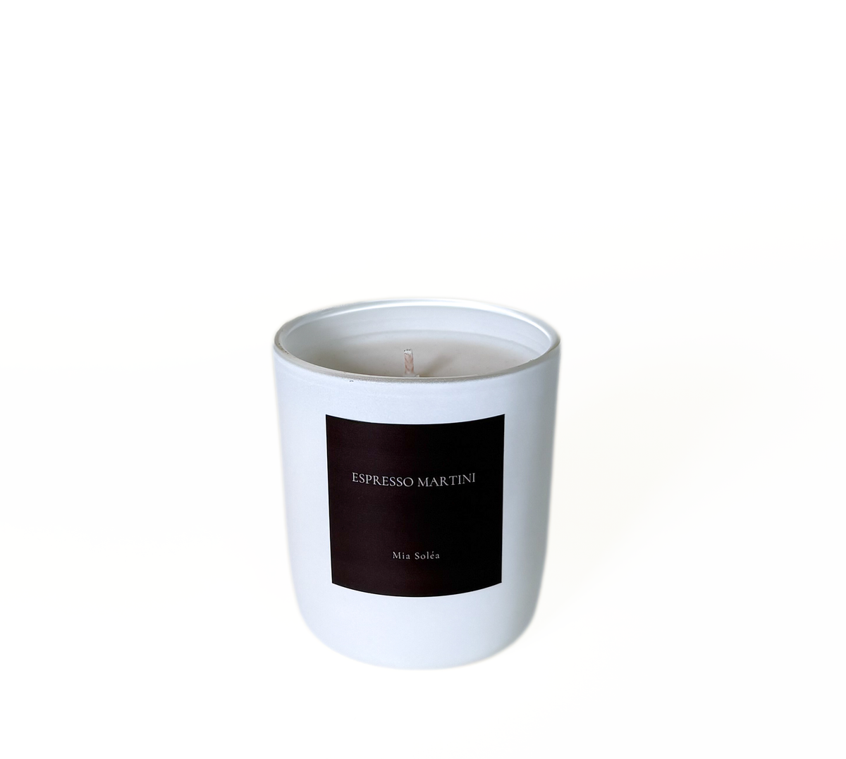 Frontansicht der Mia Soléa Duftkerze Espresso Martini – handgefertigte Premium-Duftkerze mit parfum-inspirierter Duftkomposition und elegantem Kerzenglas