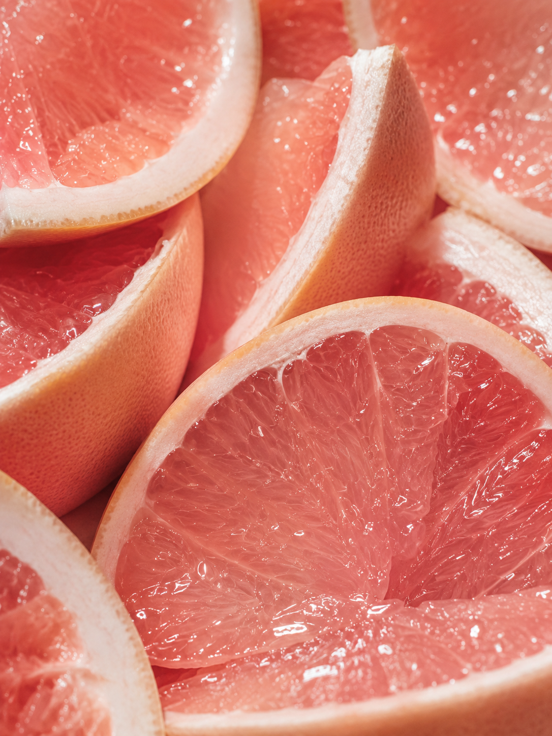Luxuriöse Duftkerze Rosé Skyline von Mia Soléa mit Pink Pomelo, Rosé Champagne und Soft Musk – inspiriert von Rooftop-Abenden.